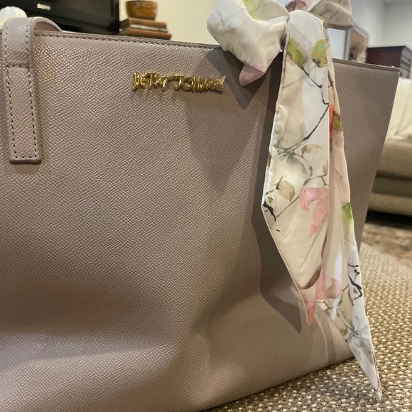 Betsey Johnson Blush Floral Xozaria Large Tote - Picture 4 of 11